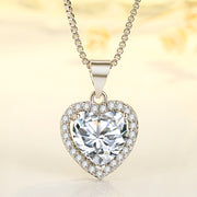 2023 New White Diamond Imitation Moissanite Heart Pendant Necklace Fashion Collarbone Necklace For Girlfriend Jewellery Gift