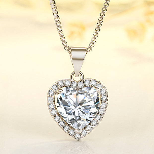 2023 New White Diamond Imitation Moissanite Heart Pendant Necklace Fashion Collarbone Necklace For Girlfriend Jewellery Gift